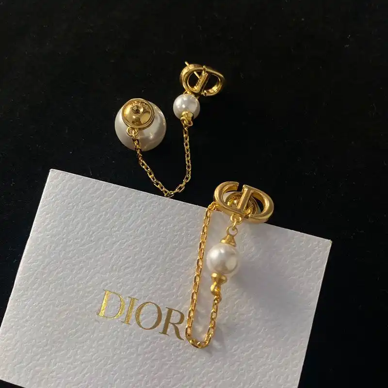 Cheap Dior Tribales Earrings Chain Metal And White Resin Pearls Gold 0127