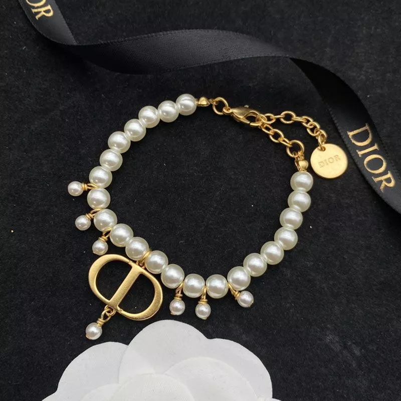 Dior 30 Montaigne Bracelet Metal and White Resin Pearls Gold 0118