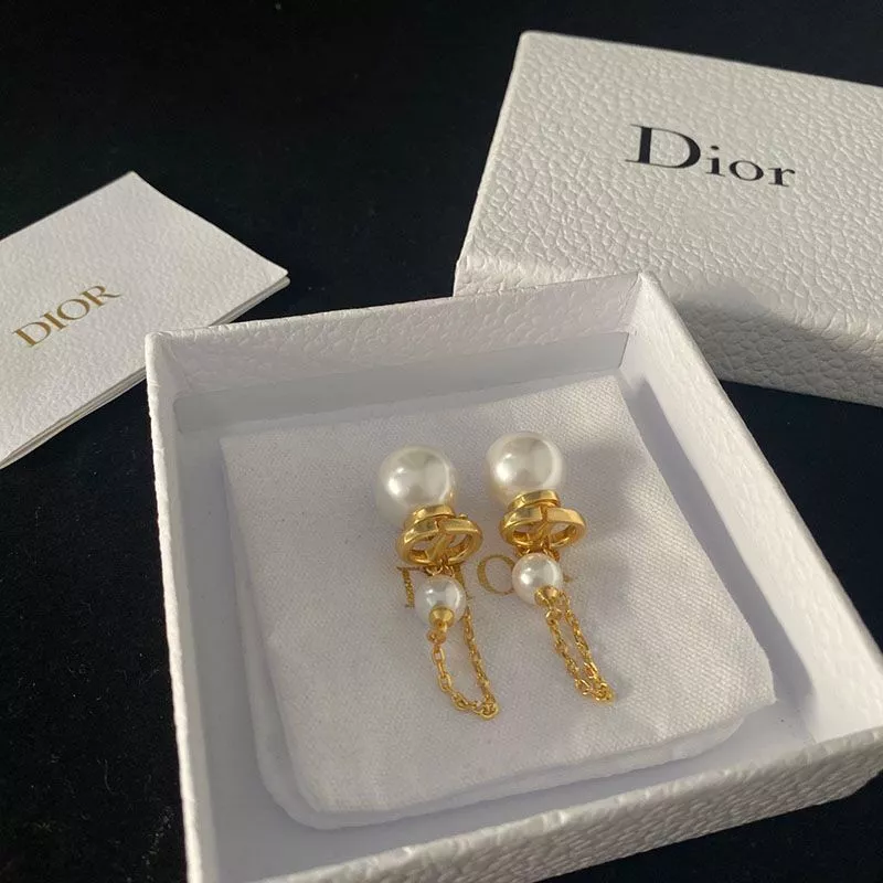 Cheap Dior Tribales Earrings Chain Metal And White Resin Pearls Gold 0118