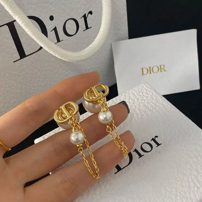 Cheap Dior Tribales Earrings Chain Metal And White Resin Pearls Gold 0127