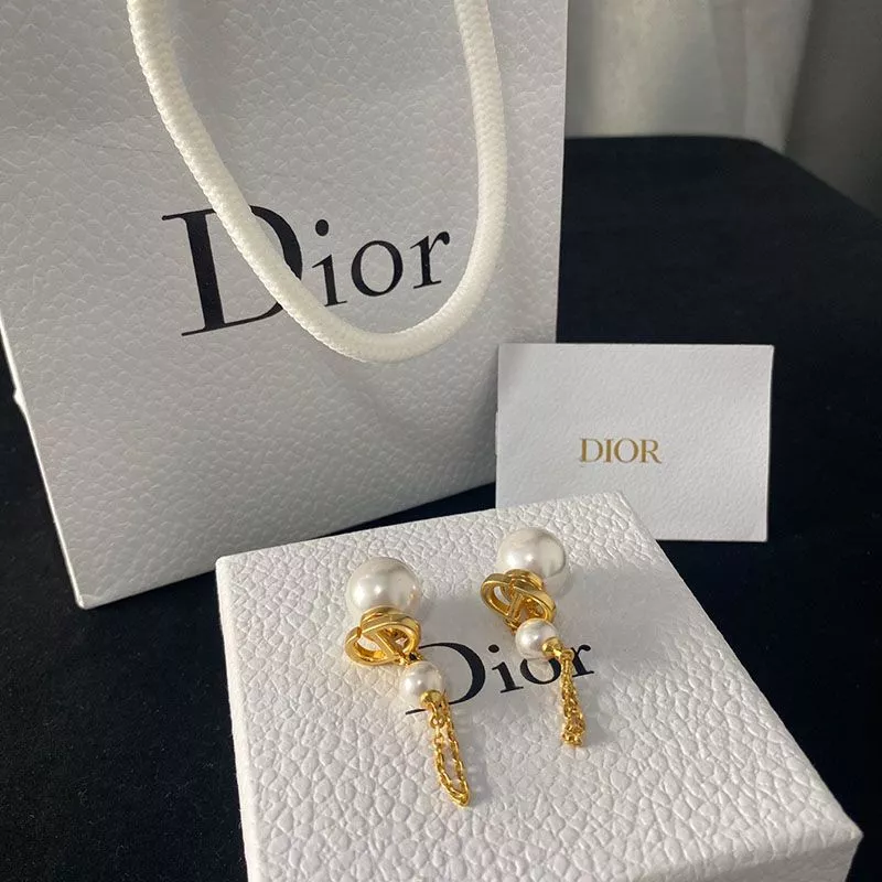 Cheap Dior Tribales Earrings Chain Metal And White Resin Pearls Gold 0118