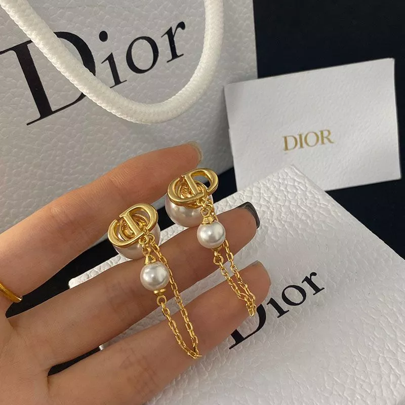 Cheap Dior Tribales Earrings Chain Metal And White Resin Pearls Gold 0118