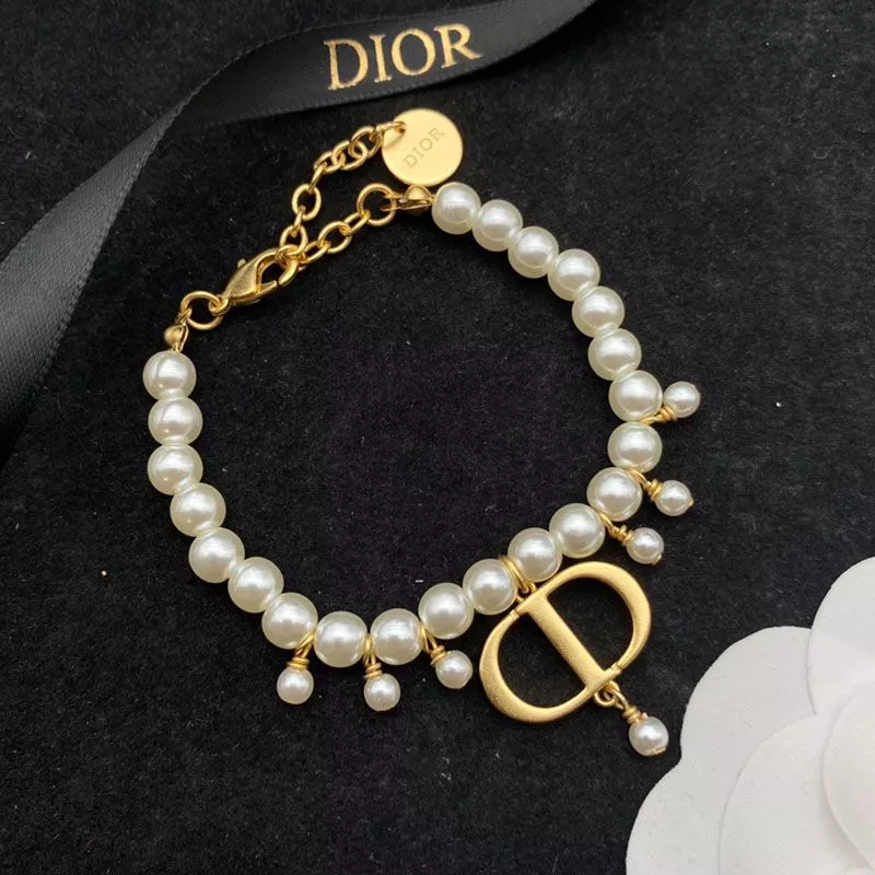 Cheap Dior 30 Montaigne Bracelet Metal and White Resin Pearls Gold 0118